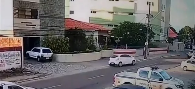 acidente-jardim-oceania Duas pessoas ficam feridas após carro em alta velocidade atingir outro veículo, em João Pessoa; vídeo