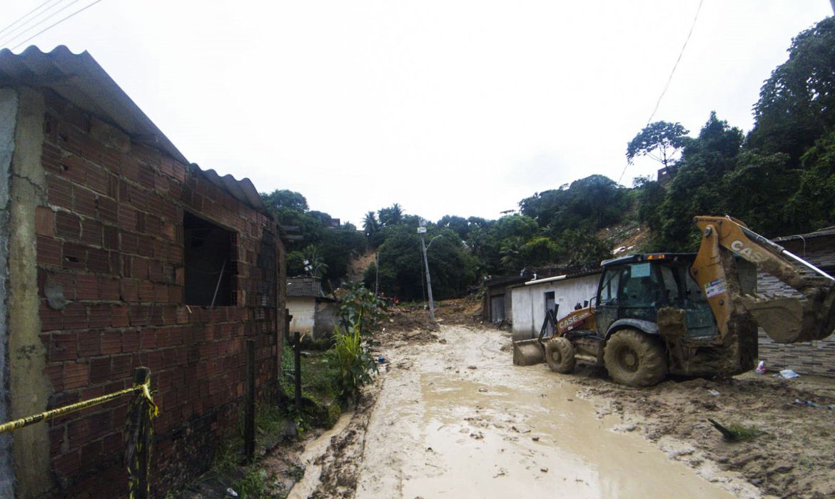 jardim_monte_verde_tv_brasil_3005220058 Número de mortos por chuvas em Pernambuco sobe para 120