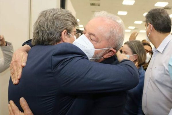 lula_e_joao_azevedo-599x400 Ex-presidente Lula, João Azevêdo e demais governadores do Nordeste se reúnem em Natal na quinta-feira