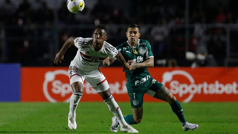 sao-paulo-e-palmeiras-pelo-brasileirao_widelg Palmeiras marca dois gols no fim e vence o São Paulo de virada