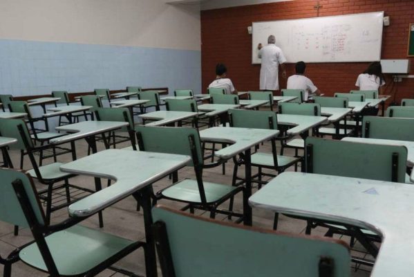 9835fb1ad8_aula-sala-de-aula-599x400 Mais de 300 professores aprovados em concurso público são convocados pelo Governo da Paraíba