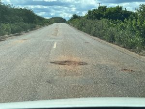 WhatsApp-Image-2022-07-19-at-08.15.03-1-300x225-1 O descaso e o perigo em uma das principais rodovias do Cariri entre os municípios de Monteiro e Zabelê