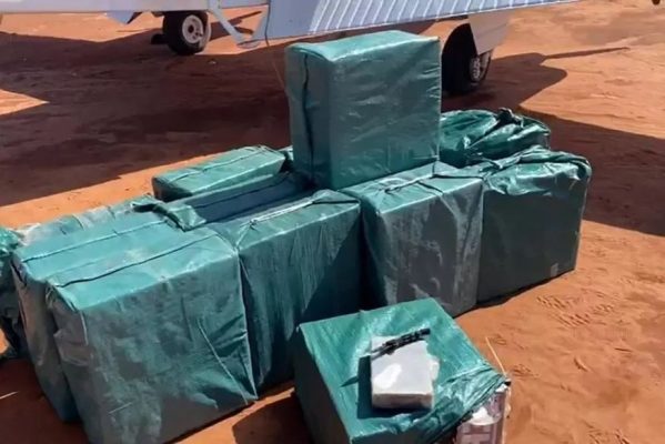 image-2022-07-03t152530566-1-599x400 Avião com 600 quilos de pasta base de cocaína é interceptado pela FAB na região de Jales
