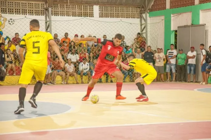 750acae1-3026-4171-9ffc-9d3d0b67e88b-696x464.jpg Com presença marcante da torcida, jogos abrem a 2ª rodada do 6º Campeonato Municipal de Futsal do Congo