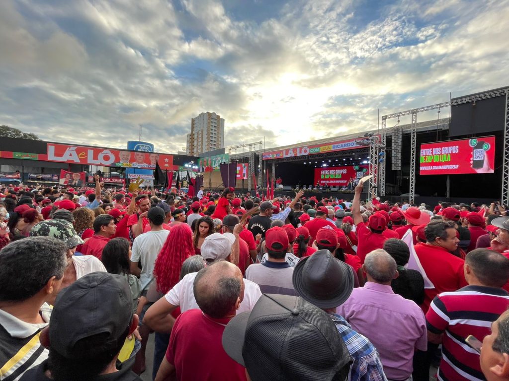 LULA-EM-CANPINA-GRANDE Multidão comparece ao Parque do Povo, em Campina Grande, para ato com o ex-presidente Lula