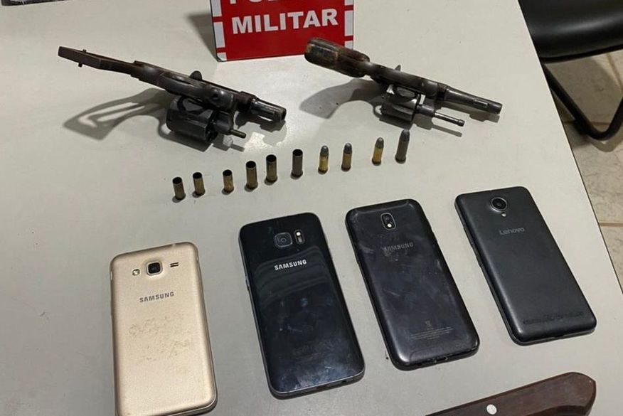 armas_faca_celulares Dois suspeitos morrem após confronto com a polícia na Paraíba