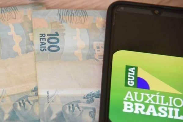 auxilio_brasil_reproducao-599x400 Bancos ainda não bateram martelo sobre oferta de consignado para beneficiários do Auxílio Brasil