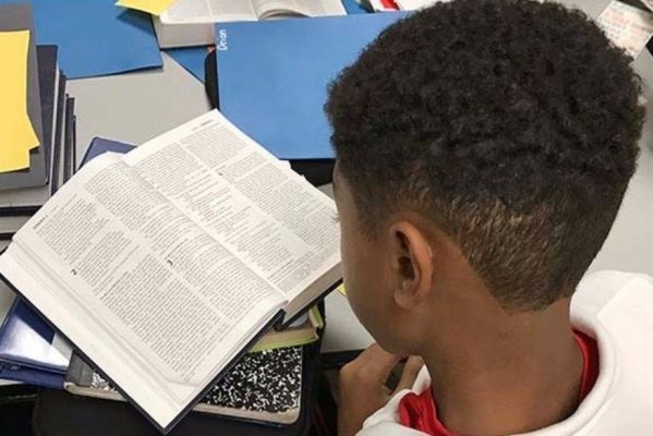 biblia_escolas-599x400 Justiça derruba lei que obrigava leitura da Bíblia em escolas de Campina Grande