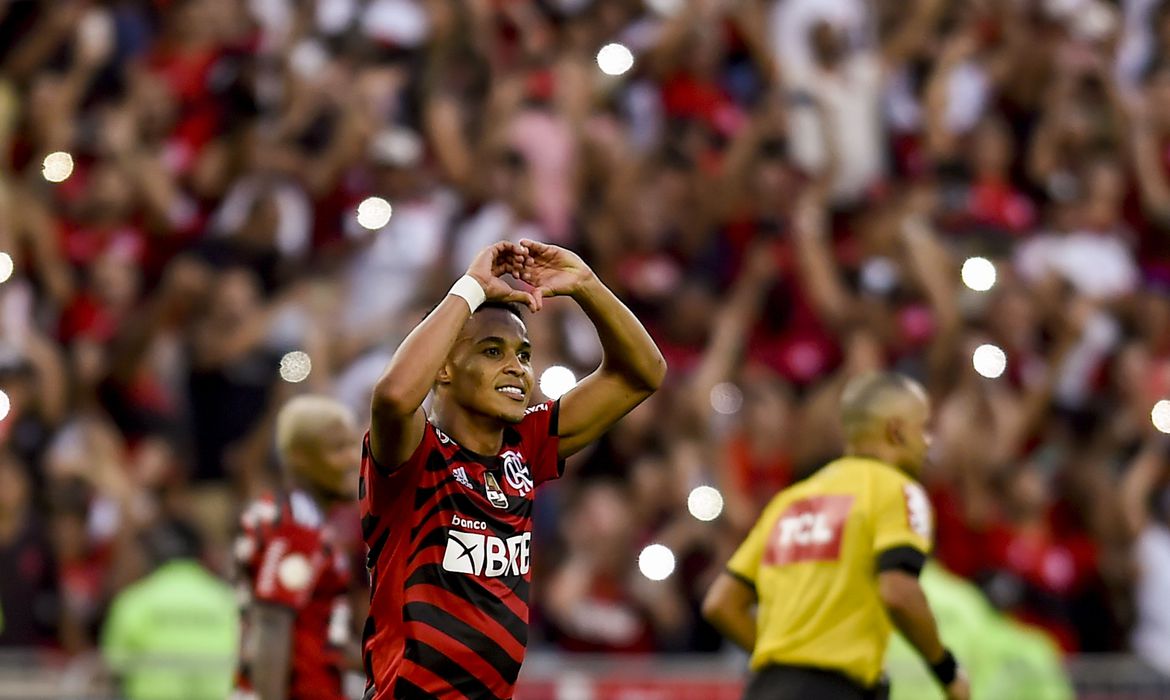 flamengo Em confronto de reservas, Flamengo goleia Athletico-PR por 5 a 0