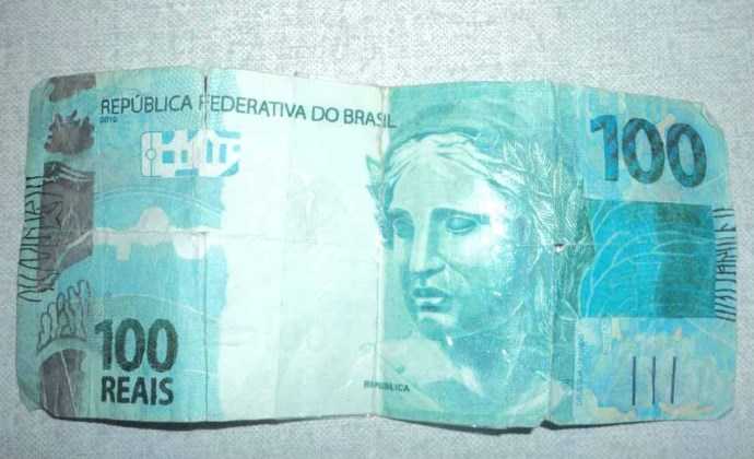nota-de-100 Jovem é preso suspeito de fazer compras com R$ 100 em notas falsas no Sertão