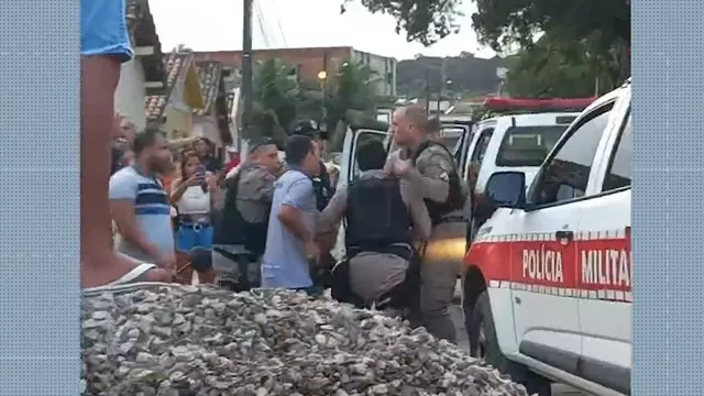 prisao-do-pm PMs são presos suspeitos de ingerir bebida alcoólica, causar acidente com viatura e brigar com moradores, na PB