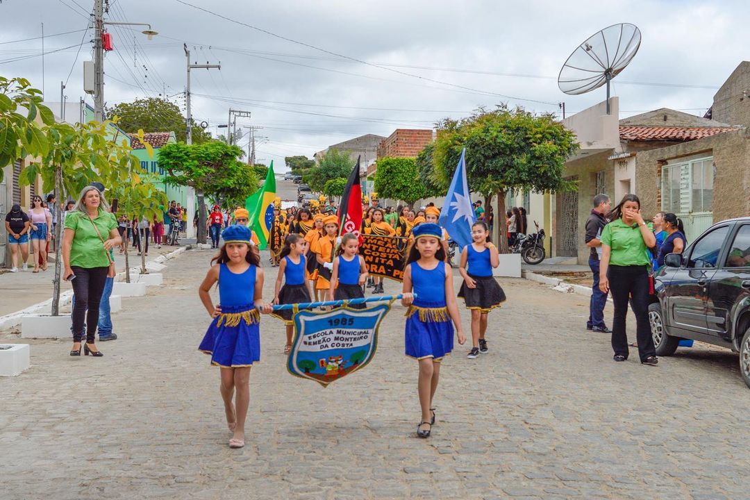1451024968 Prefeitura de São João do Tigre, realiza Desfile Cívico em homenagem à Pátria