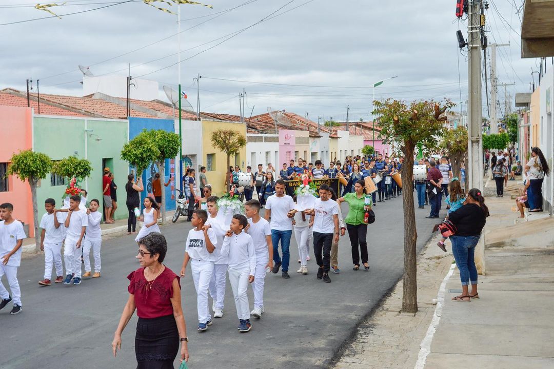 393565469 Prefeitura de São João do Tigre, realiza Desfile Cívico em homenagem à Pátria