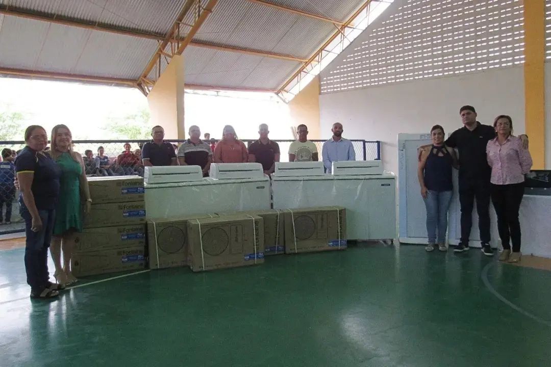 445627774 Prefeitura de Zabelê entrega Kits Escolares e equipamentos para as Escolas da Rede Municipal de Ensino