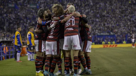52326167310-f6cf723b50-o Flamengo goleia Vélez com 3 de Pedro e fica muito perto da final