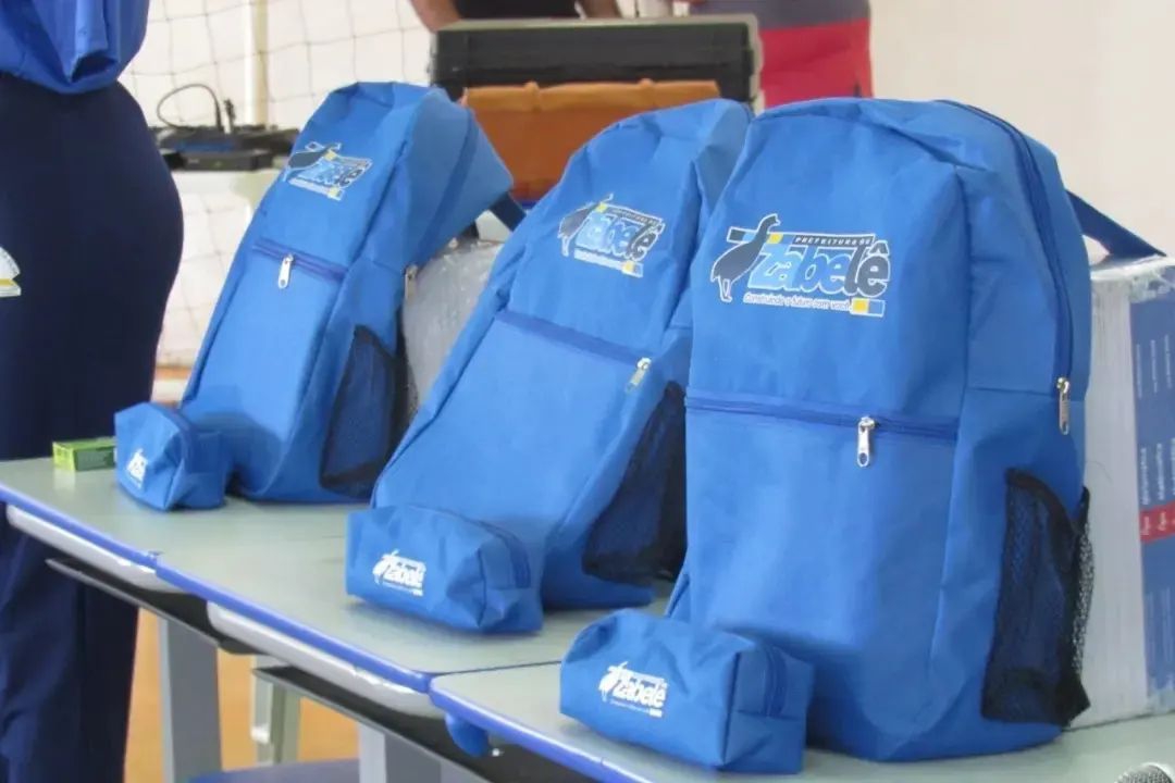 758026053 Prefeitura de Zabelê entrega Kits Escolares e equipamentos para as Escolas da Rede Municipal de Ensino