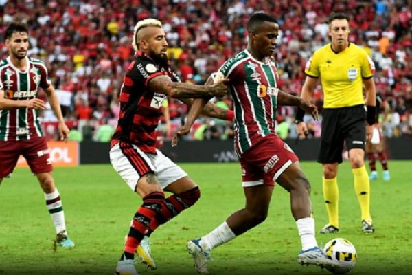 8420aaee17e25f6316c42c6981e1677c-600x400 Fluminense vence o Flamengo em clássico quente e com expulsões no fim