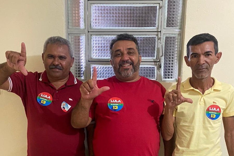 IMG-20220927-WA0233 Vereadores Dácio Batista, Bilú do Alto São Vicente e Cícero do Mulungú, comemoram manifestação pró Lula em Monteiro.
