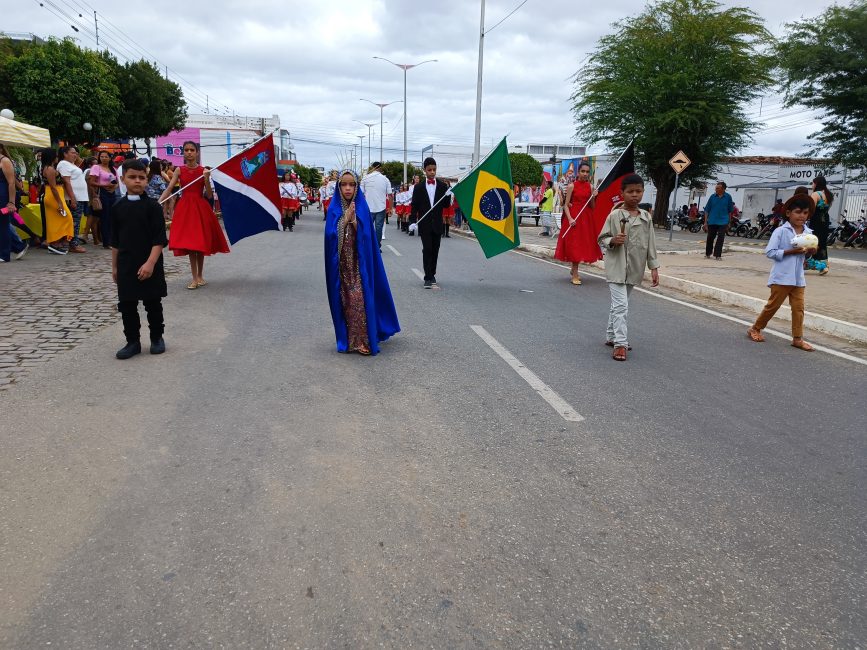 IMG_20220907_084756-867x650 Confira imagens do desfile cívico da Independência na manhã desta quarta-feira em Monteiro