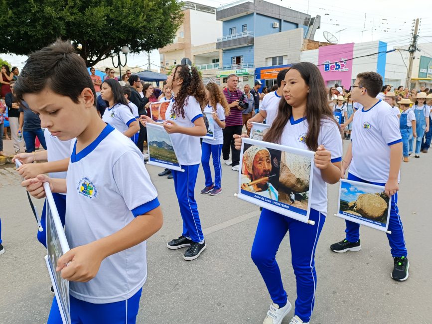 IMG_20220907_093830-867x650 Confira imagens do desfile cívico da Independência na manhã desta quarta-feira em Monteiro