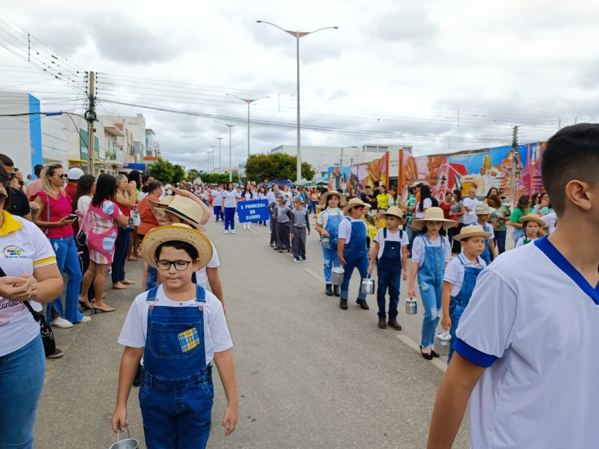 IMG_20220907_093844-867x650 Confira imagens do desfile cívico da Independência na manhã desta quarta-feira em Monteiro
