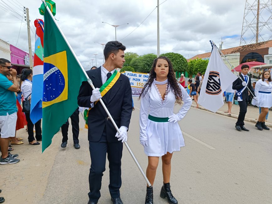 IMG_20220907_102543-867x650 Confira imagens do desfile cívico da Independência na manhã desta quarta-feira em Monteiro