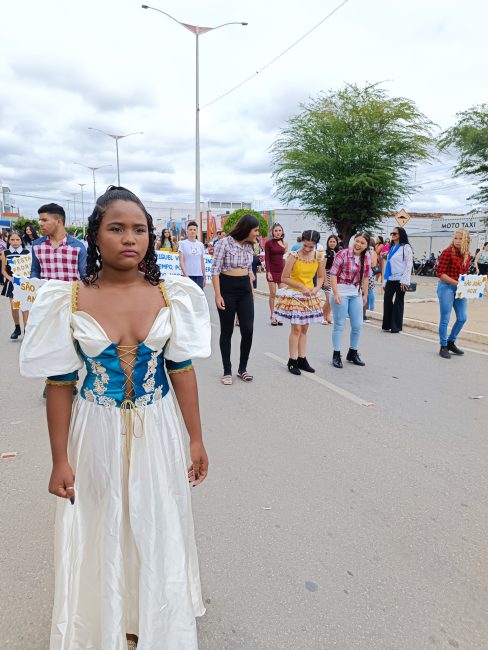 IMG_20220907_102915-488x650 Confira imagens do desfile cívico da Independência na manhã desta quarta-feira em Monteiro