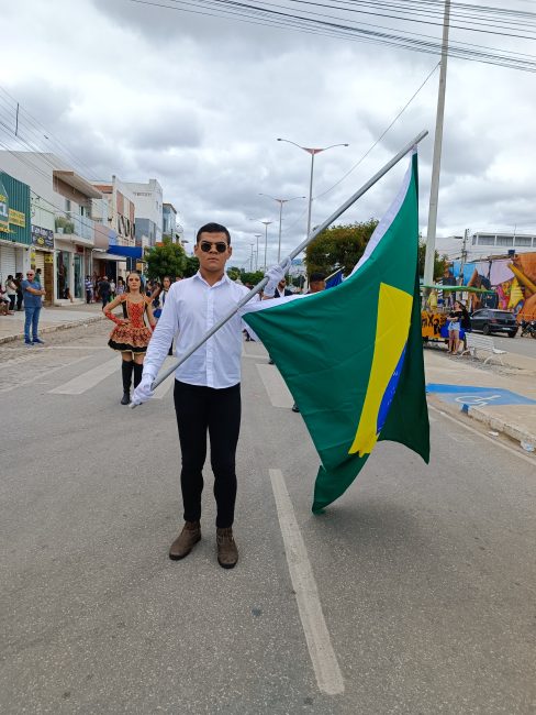 IMG_20220907_103135-488x650 Confira imagens do desfile cívico da Independência na manhã desta quarta-feira em Monteiro