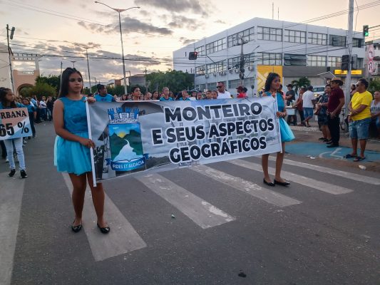 IMG_20220907_172810-533x400 Confira imagens do desfile cívico da Independência em Monteiro