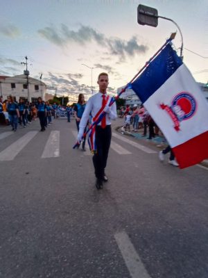 IMG_20220907_173311-300x400 Confira imagens do desfile cívico da Independência em Monteiro