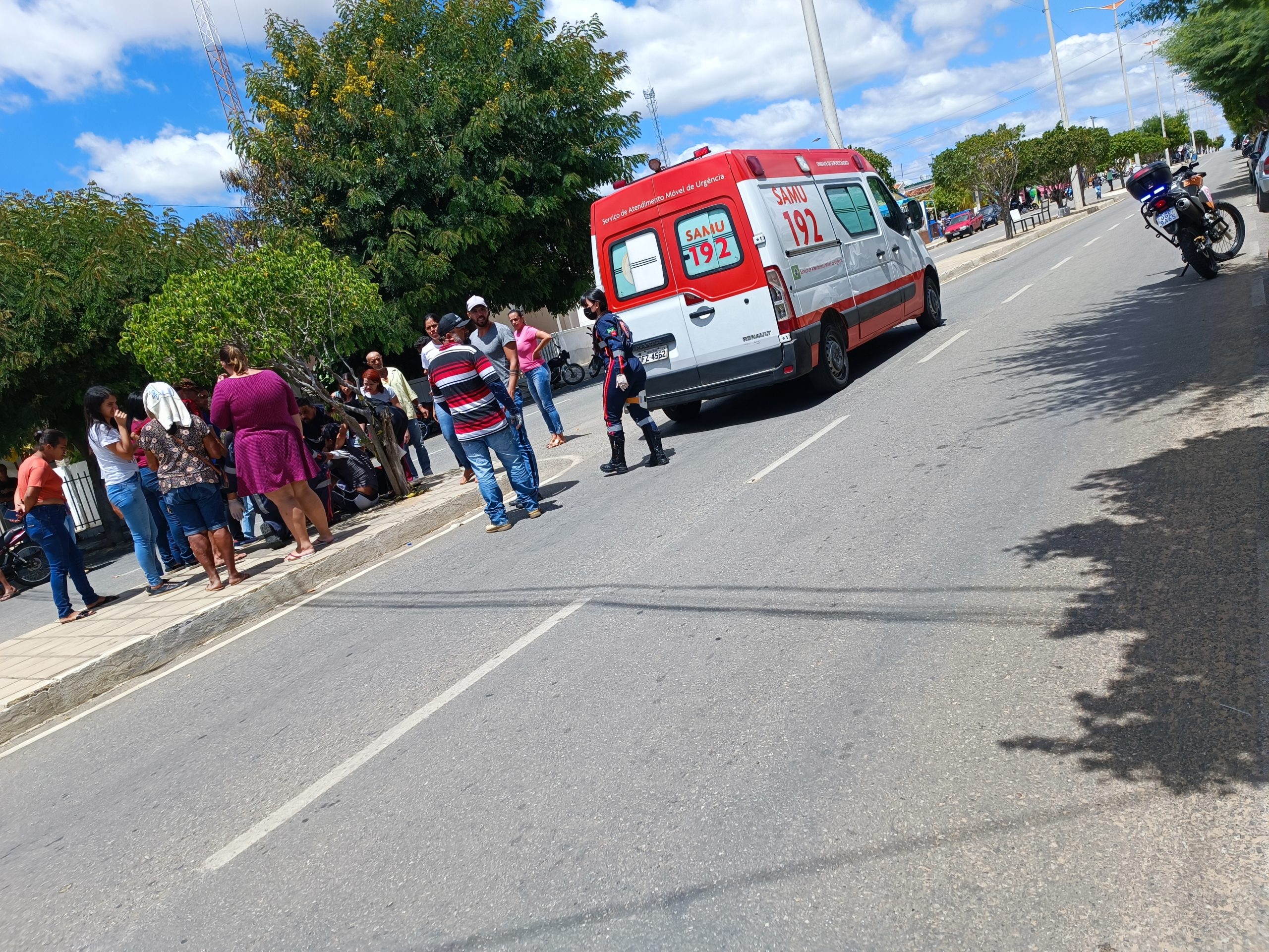 IMG_20220912_102726-scaled Colisão entre carro e moto deixa uma pessoa ferida em Monteiro