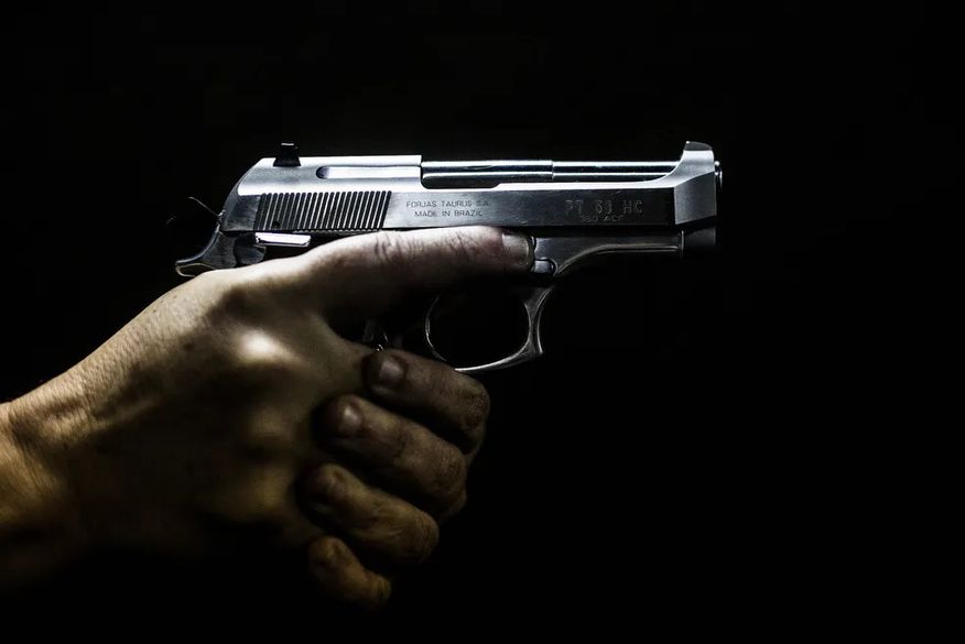 arma-na-mao Ex-presidiário é morto pelo próprio primo na região do Cariri