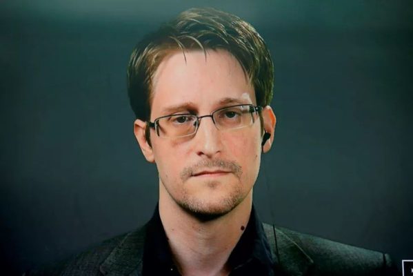 captura-de-tela-2020-10-22-as-120639-599x400 Putin concede cidadania russa a Edward Snowden