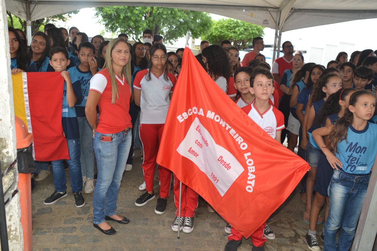 h8 Hasteamento das Bandeiras marcam abertura da Semana da Pátria em Monteiro