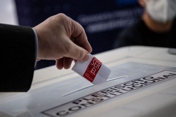 plebiscitochile-599x400 Três anos após protestos, Chile vota hoje plebiscito para decidir se adota nova Constituição