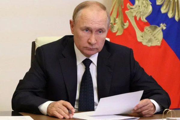 tagreuterscom2022binary_lynxmpei7o0k8-filedimage-599x400 No início da guerra, Putin rejeitou acordo de paz recomendado por seu assessor