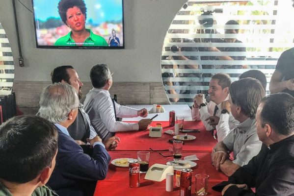 16666328446356cc8c7c0f4_1666632844_3x2_md-599x400 Bolsonaro assiste a programa de Lula e critica imprensa
