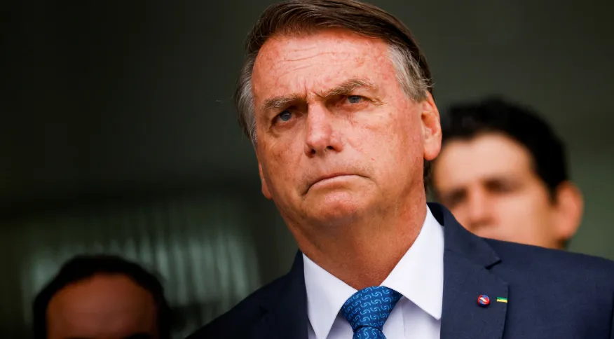 BOLSONARO Tratamento dispensado a quem atira em policial é o de bandido, diz Bolsonaro