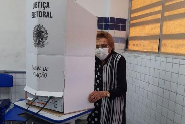 donadaliacatole-599x400 Idosa de 103 anos comparece a seção e registra voto em Catolé do Rocha, no Sertão
