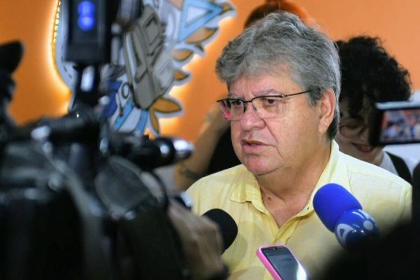 joao_azevedo-599x400 João Azevêdo é reeleito governador da Paraíba com mais de 1 milhão de votos