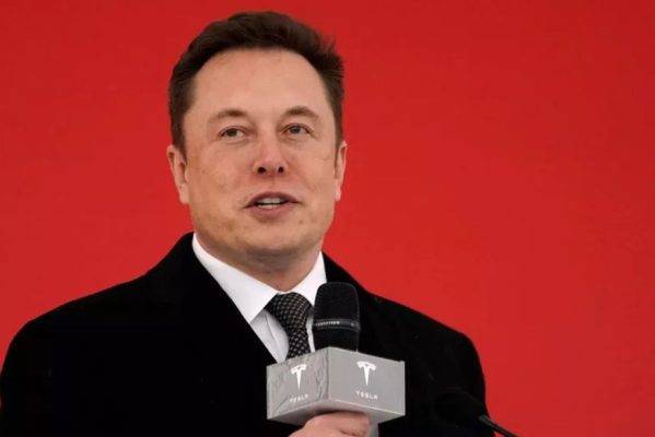 reuters-musk-599x400 Elon Musk conclui compra do Twitter por US$ 44 bilhões; presidente e diretores já foram demitidos