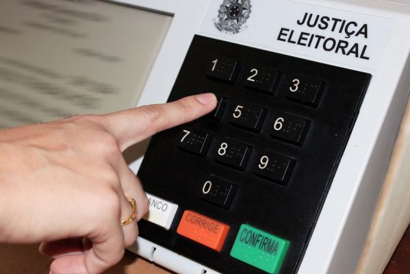 urna_eletronica_walla_santos-599x400 Paraíba tem cinco pesquisas eleitorais na reta final do segundo turno; resultados serão divulgados de terça a sábado