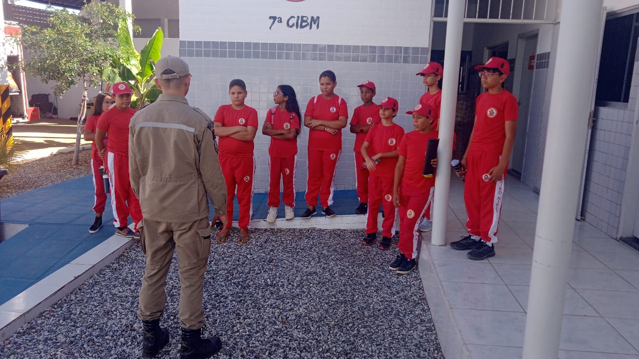 Bombeiros_Escola-3 Aprendendo a salvar vidas - Projeto ‘Bombeiro Mirim’ incentiva estudantes monteirenses
