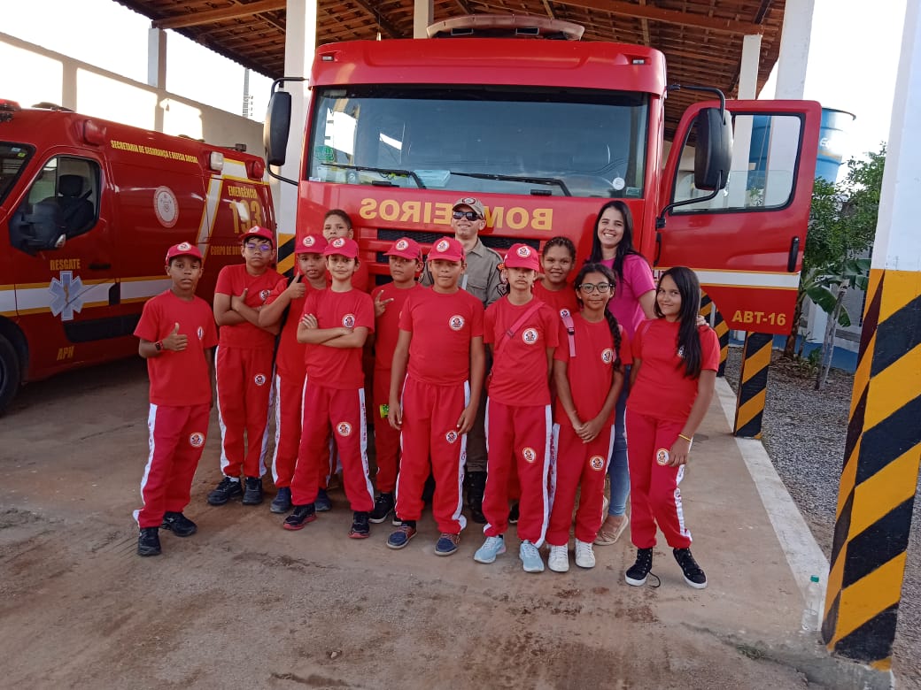 Bombeiros_Escola-8 Aprendendo a salvar vidas - Projeto ‘Bombeiro Mirim’ incentiva estudantes monteirenses