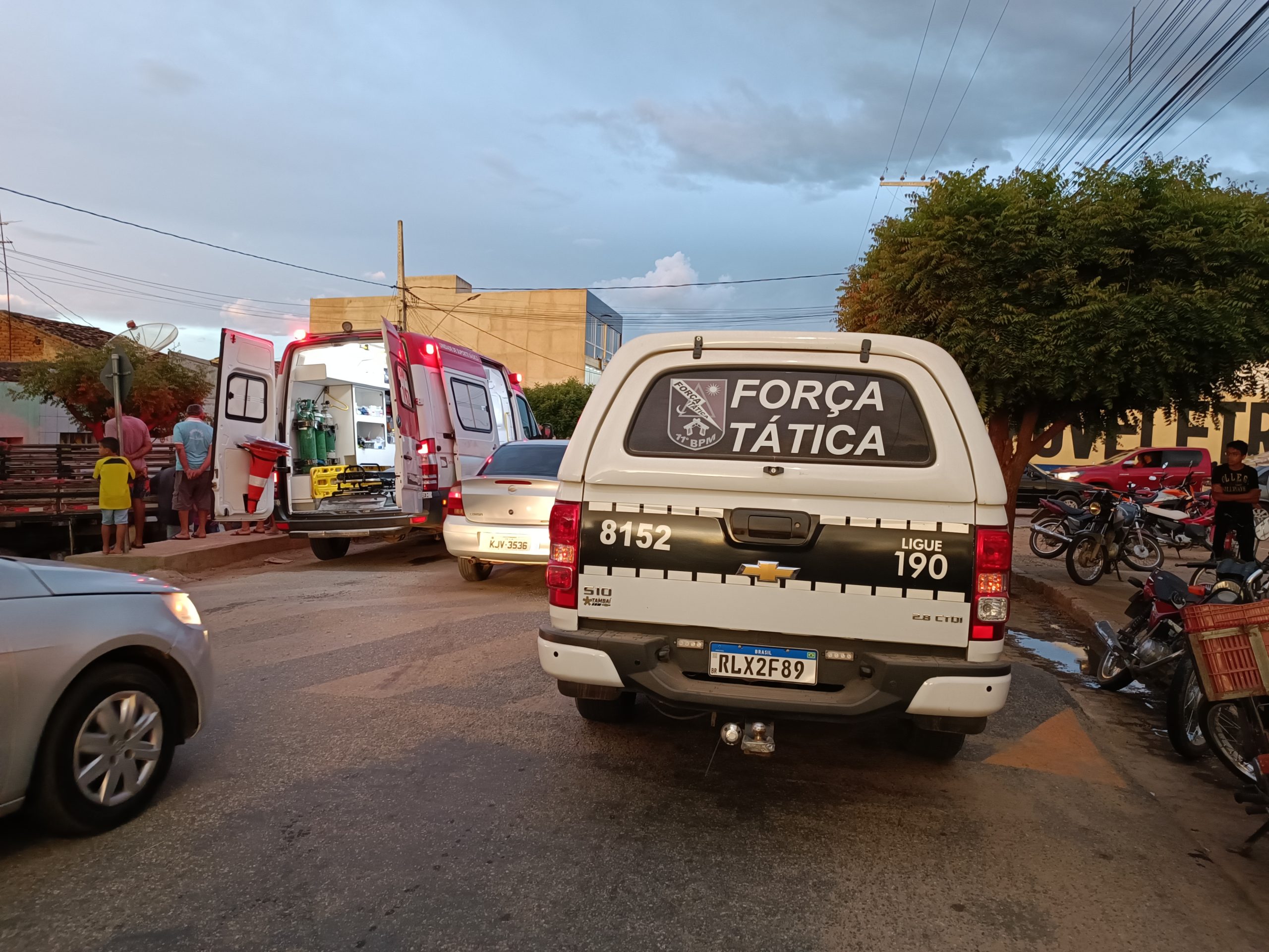 IMG_20221112_171846-scaled Exclusivo: Motorista perde o controle de caminhonete e bate em residência em Monteiro