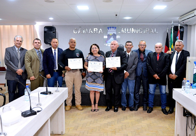 image-2 Câmara de Monteiro entrega títulos de cidadão ao diretor da cadeia pública, ao Sargento Farias e à professora Socorro Leal