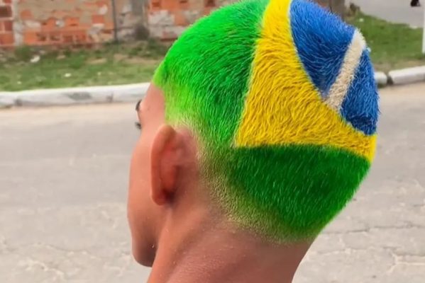 imagem-2022-11-21-074149355-599x400 Copa 2022: Barbeiro viraliza com penteado da bandeira do Brasil