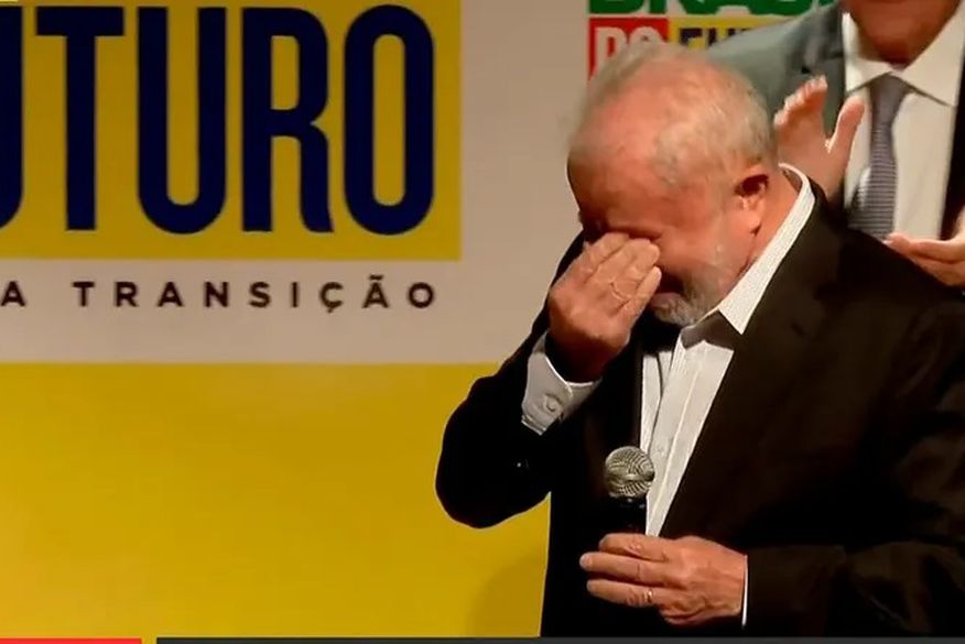 lula-chora-no-ccbb Lula se reúne com parlamentares no CCBB e chora ao falar que sua 'missão' é acabar com a fome no país