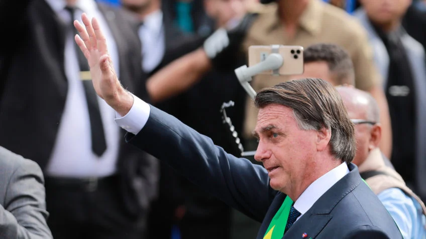 Bolsonaro-200Anos-Independencia-Desfile-7Setembro-Portugal-Esplanada-Eleicoes-74-848x477-1 PF prende ex-ajudante de Bolsonaro e faz buscas na casa do ex-presidente
