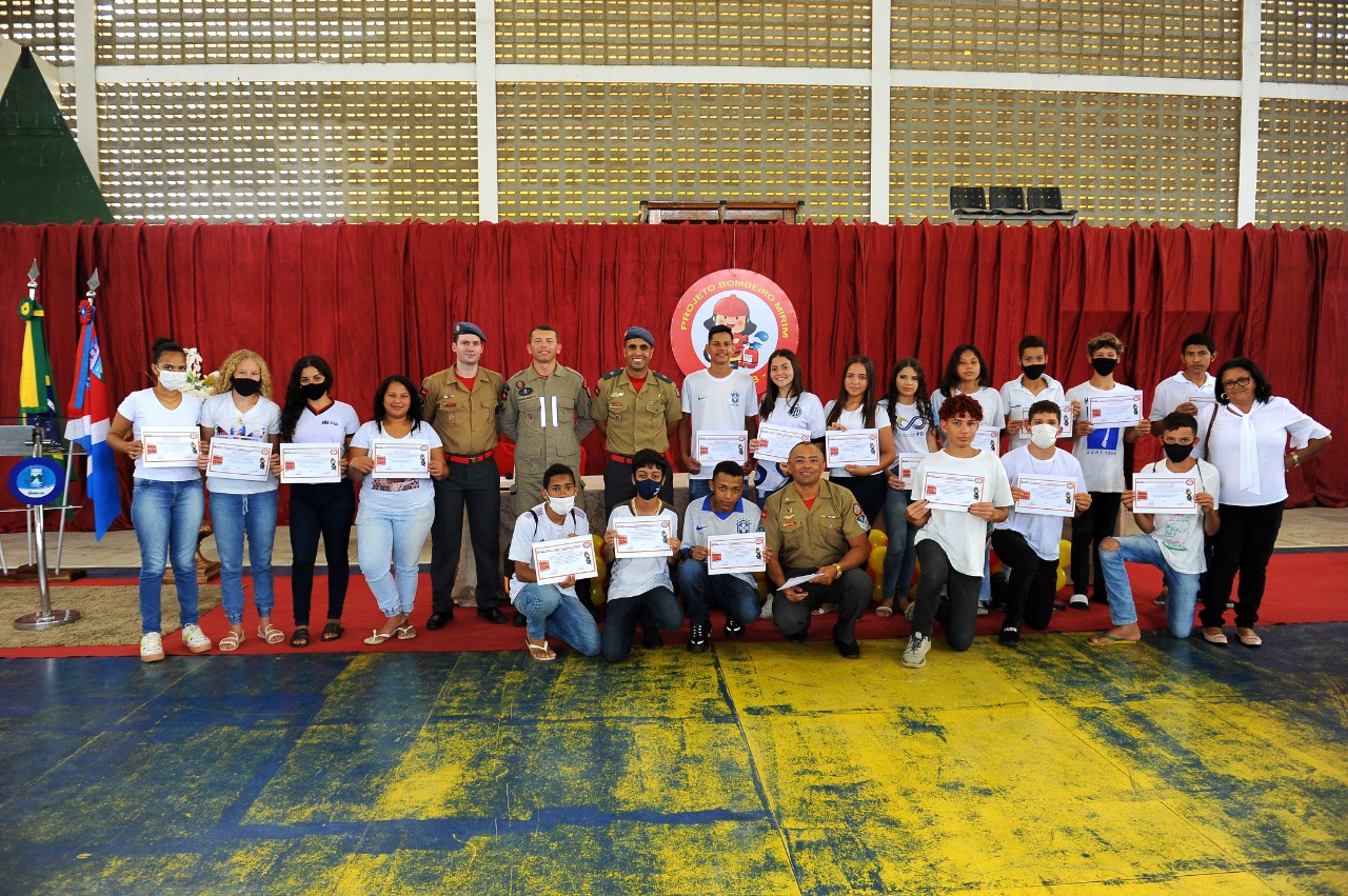 Bombeiros-15 Projeto Bombeiro Mirim e Bombeiro na Escola realiza cerimônia de formação com alunos da rede pública